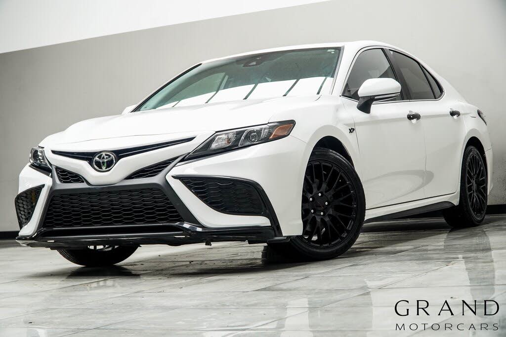 2022 Toyota Camry SE FWD