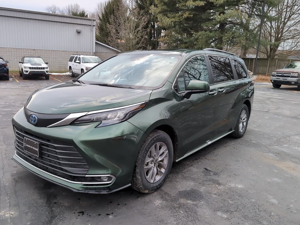 2024 Toyota Sienna XLE 7-Passenger FWD