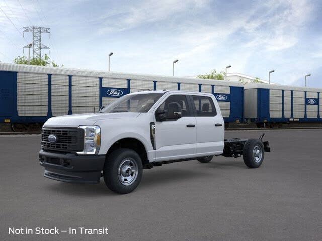 2026 Ford F-350 Super Duty Chassis XL Crew Cab 4WD