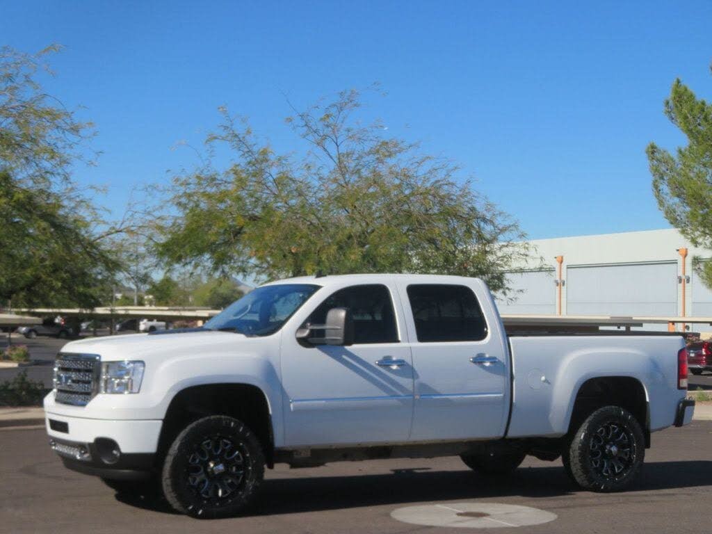 2013 GMC Sierra 2500HD Denali Crew Cab SB 4WD