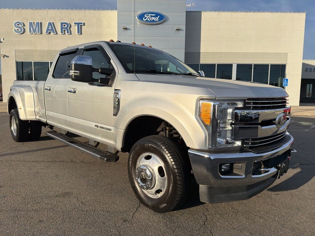 2017 Ford F-350 Super Duty Lariat Crew Cab LB DRW 4WD