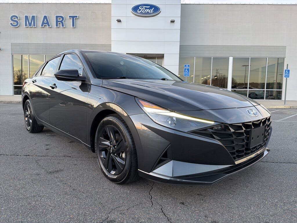 2023 Hyundai Elantra SEL FWD