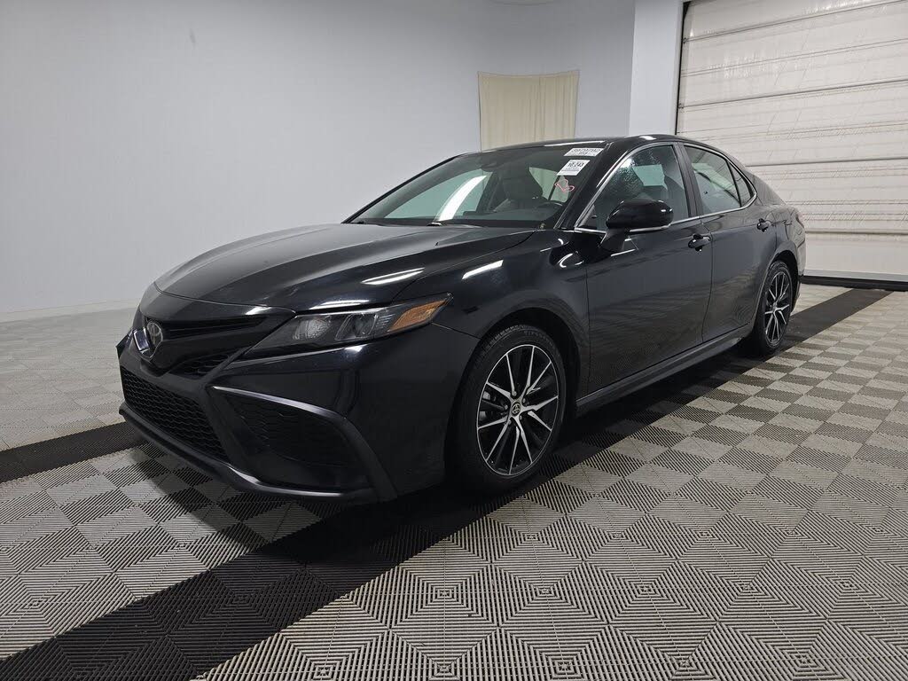 2024 Toyota Camry SE FWD