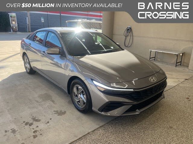 2025 Hyundai Elantra SE FWD