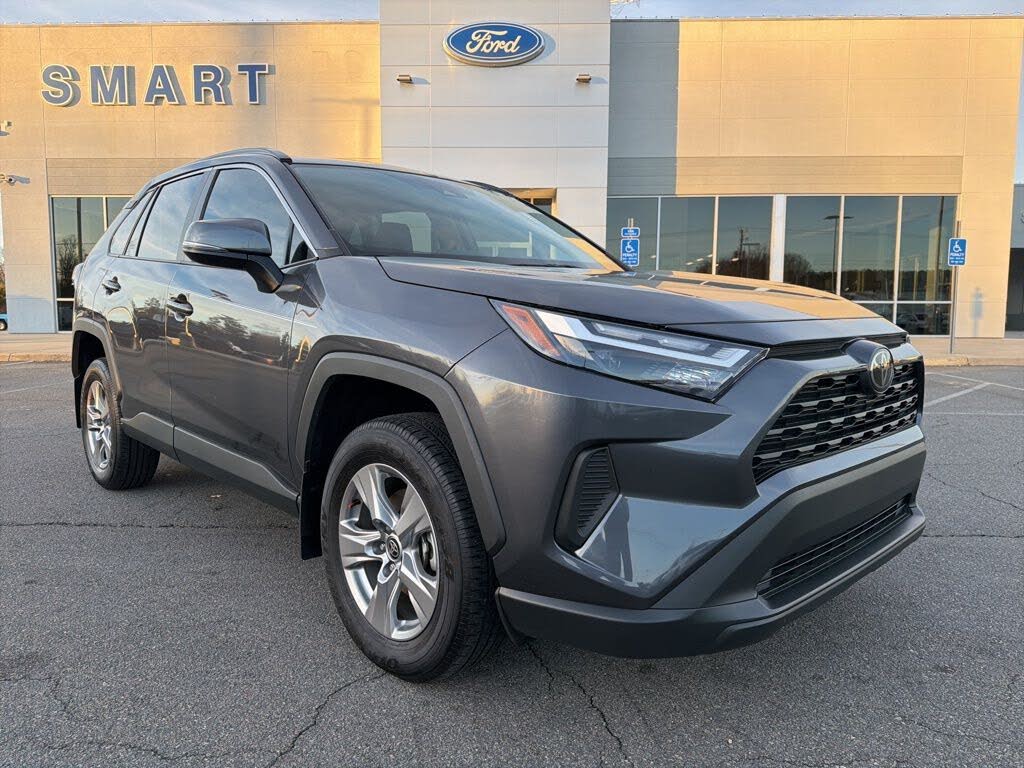 2025 Toyota RAV4 XLE FWD