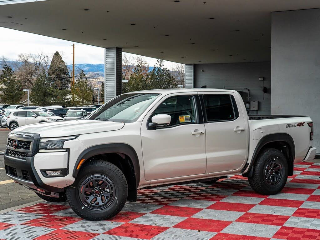 2026 Nissan Frontier PRO-4X Crew Cab 4WD