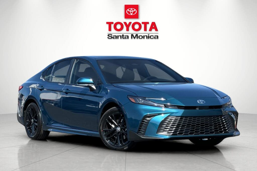 2026 Toyota Camry SE FWD