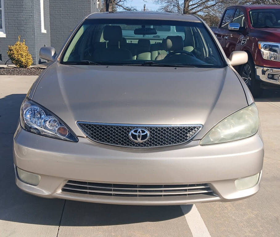 2005 Toyota Camry SE V6 FWD