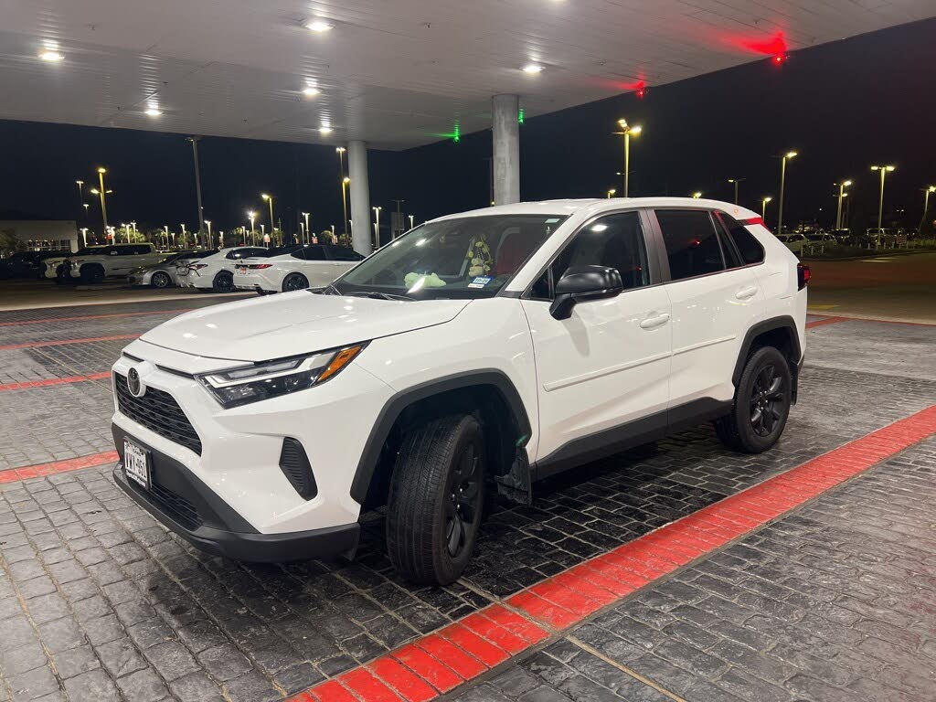 2024 Toyota RAV4 LE FWD