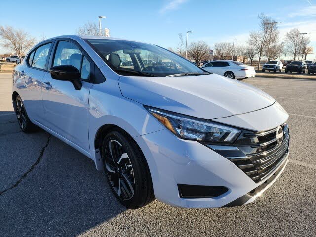 2025 Nissan Versa SR FWD