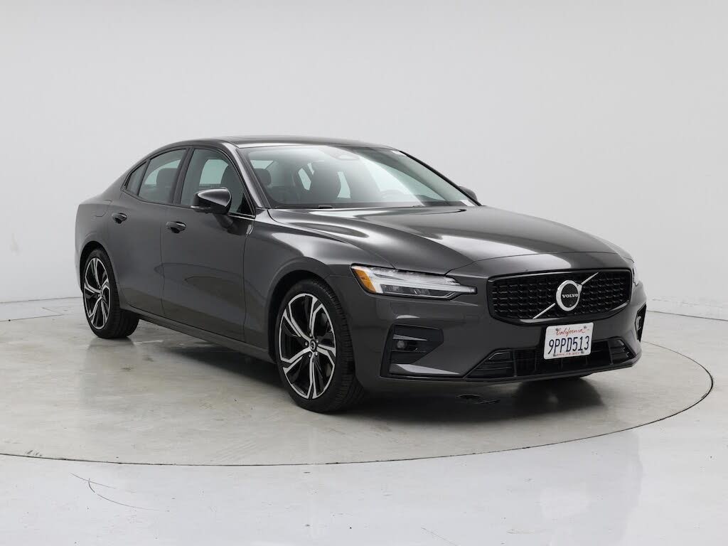 2024 Volvo S60 B5 Plus Dark Theme FWD