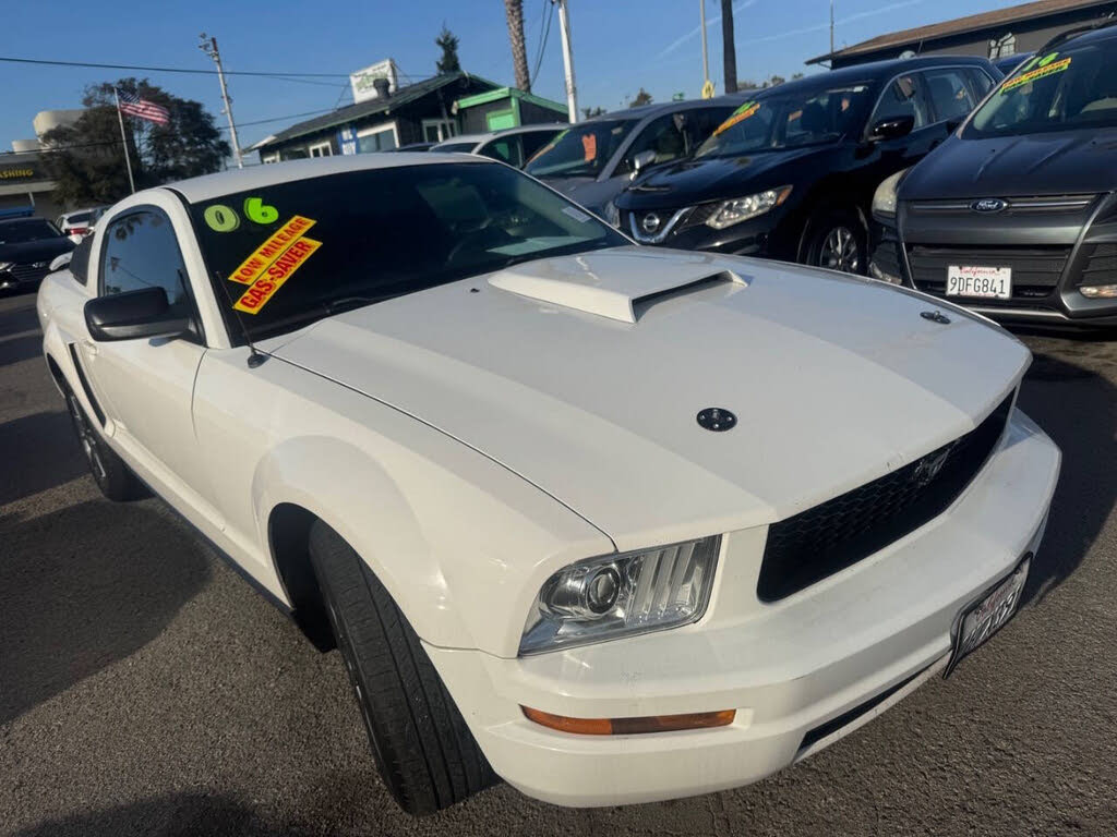 2006 Ford Mustang V6 Deluxe Coupe RWD