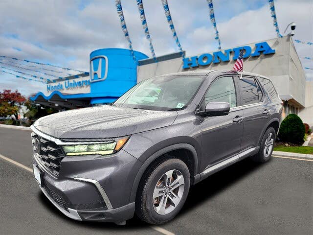 2023 Honda Pilot EX-L AWD with Captains Chairs