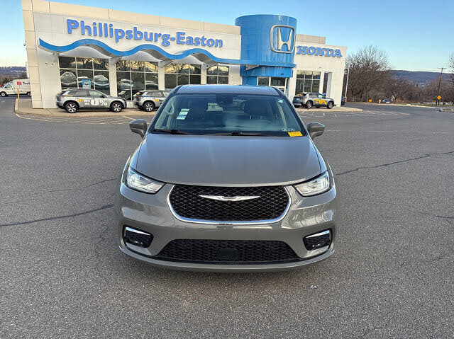 2022 Chrysler Pacifica Hybrid Touring L FWD