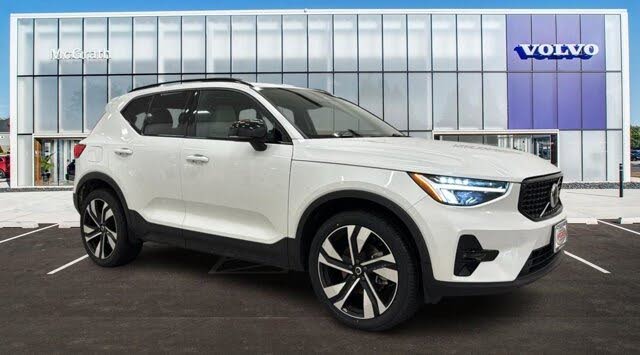 2023 Volvo XC40 B5 Plus Dark Theme AWD