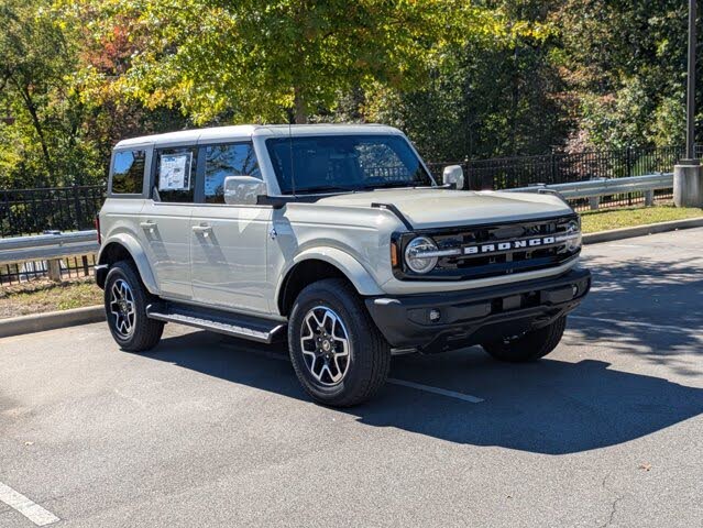 2025 Ford Bronco Outer Banks 4-Door 4WD