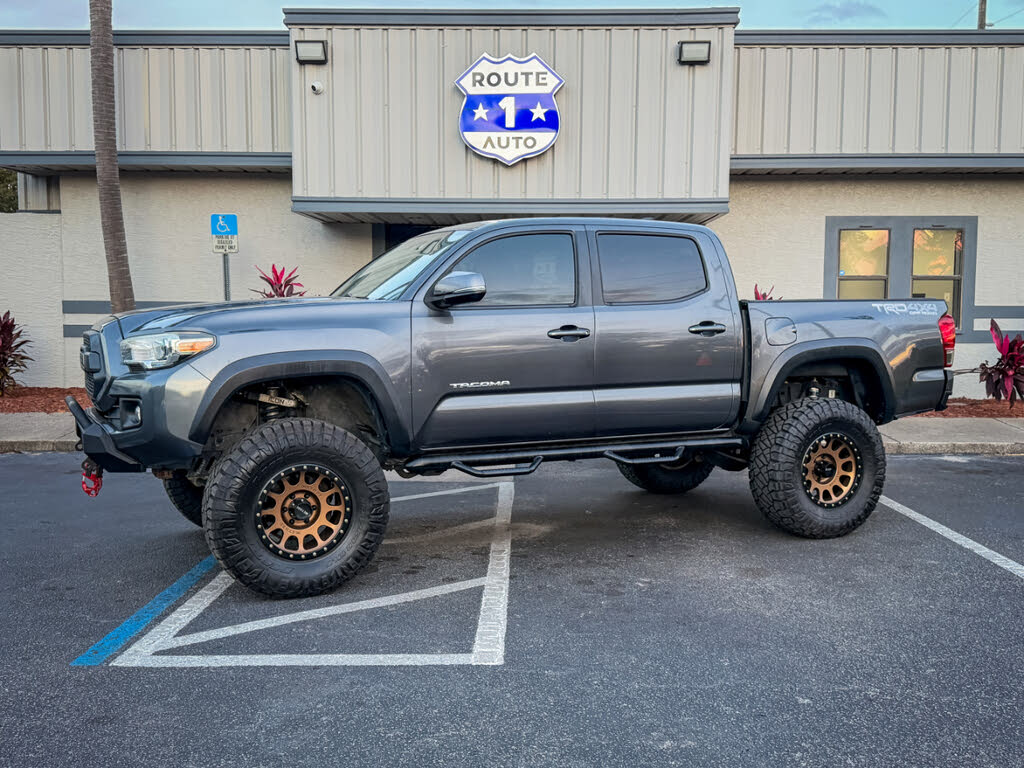 2017 Toyota Tacoma SR5 V6 Double Cab 4WD