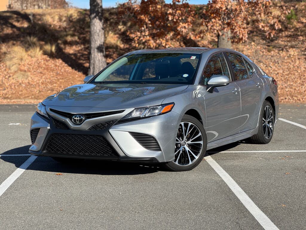 2020 Toyota Camry SE FWD