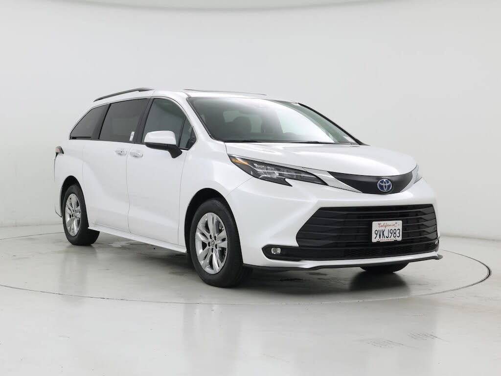 2025 Toyota Sienna XLE 7-Passenger FWD