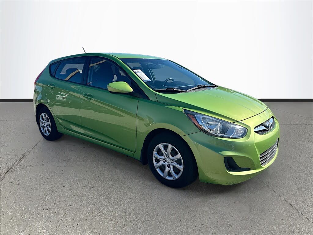2014 Hyundai Accent GS 4-Door Hatchback FWD