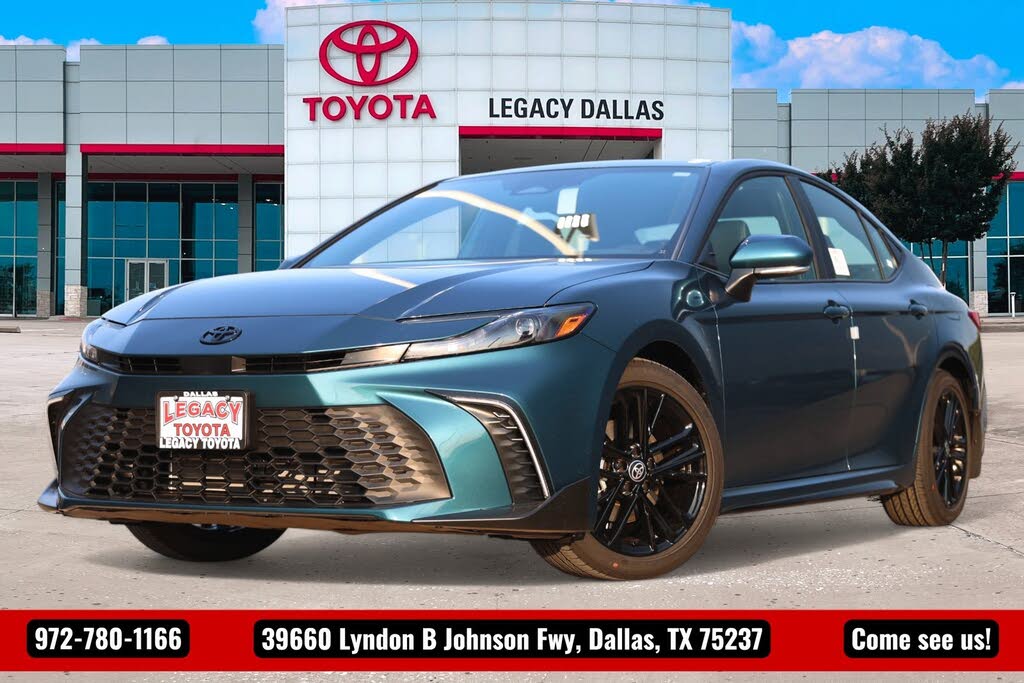 2026 Toyota Camry SE FWD