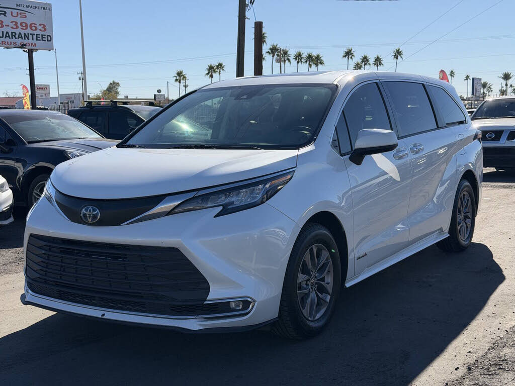 2021 Toyota Sienna XLE 7-Passenger FWD