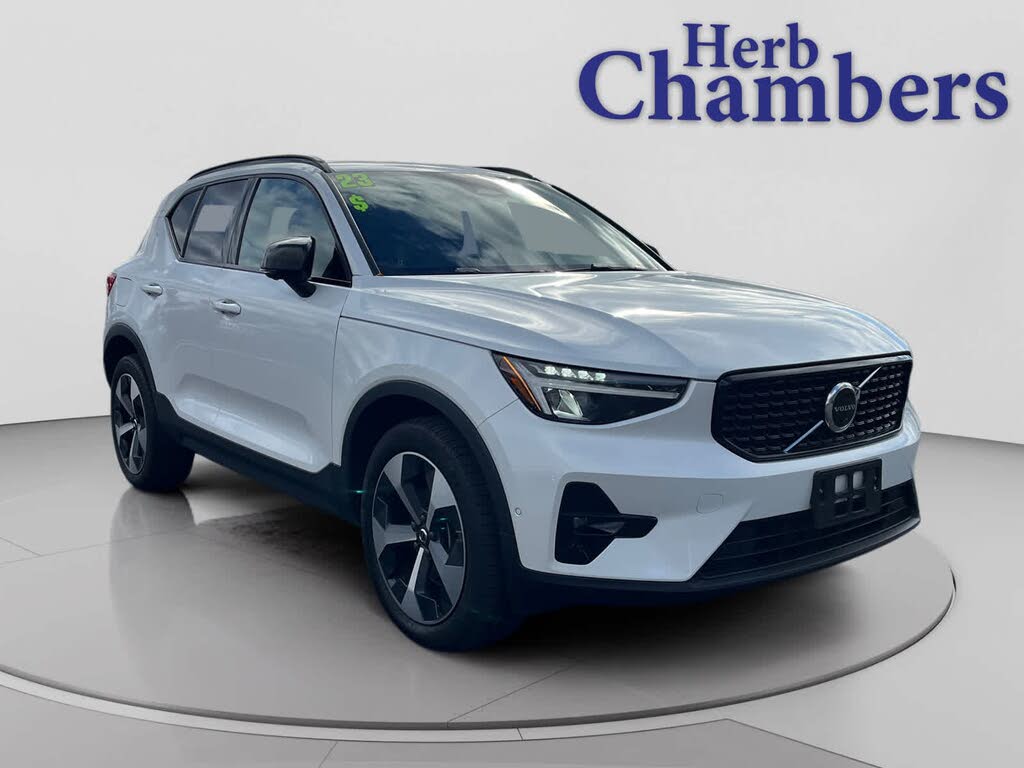 2023 Volvo XC40 B5 Plus Dark Theme AWD