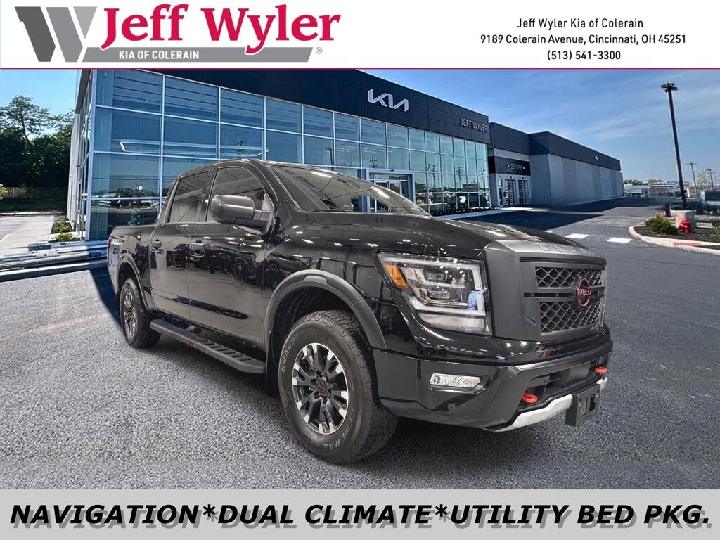 2024 Nissan Titan PRO-4X Crew Cab 4WD