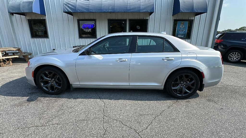 2021 Chrysler 300 Touring RWD