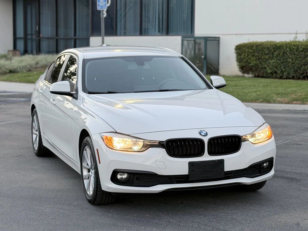 2016 BMW 3 Series 320i Sedan RWD