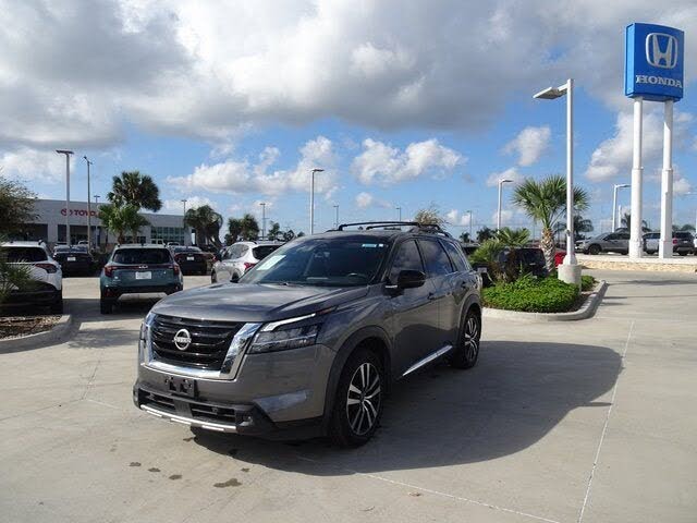 2023 Nissan Pathfinder Platinum FWD