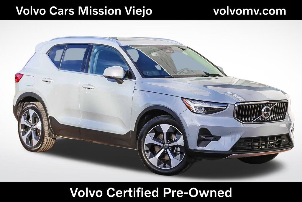 2025 Volvo XC40 B5 Plus Bright Theme AWD