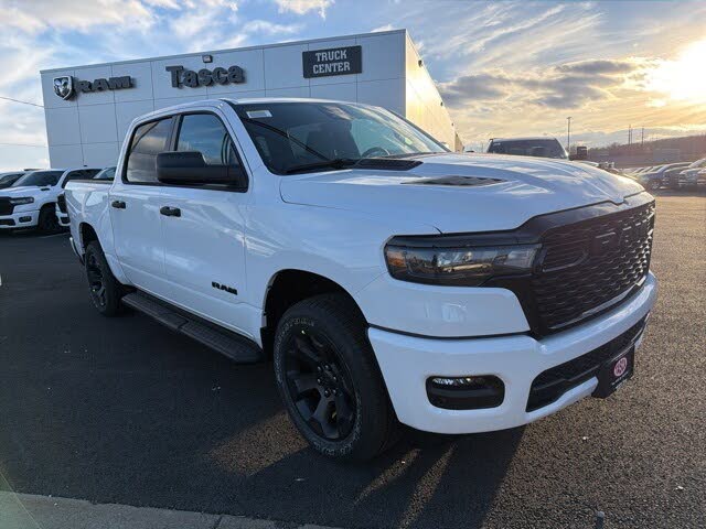2026 RAM 1500 Express Crew Cab 4WD