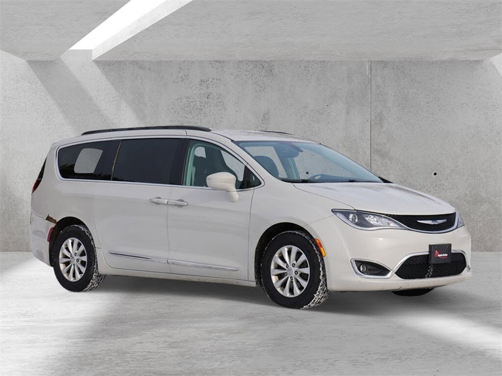 2017 Chrysler Pacifica Touring L FWD