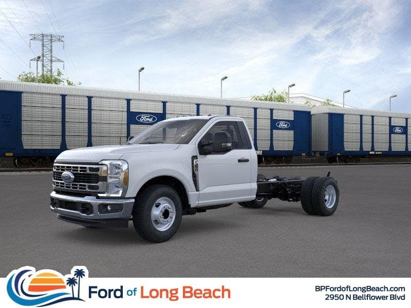 2026 Ford F-350 Super Duty Chassis XL Regular Cab DRW RWD