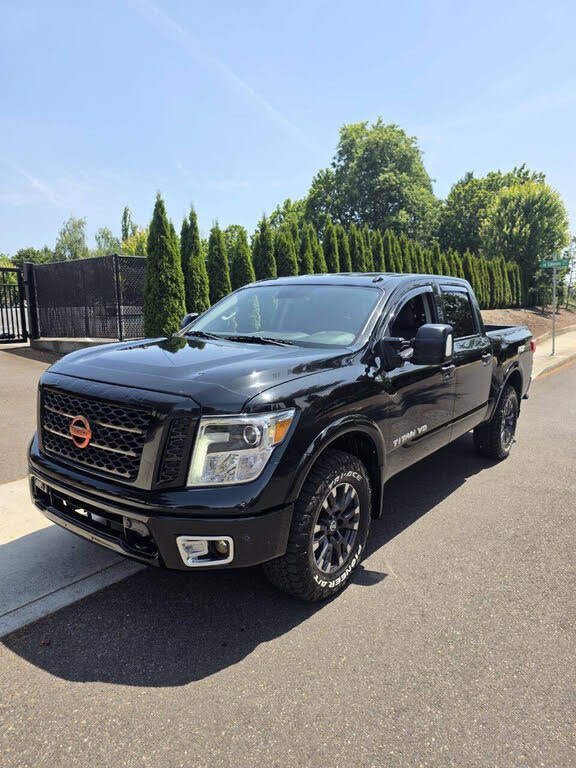 2018 Nissan Titan PRO-4X Crew Cab 4WD