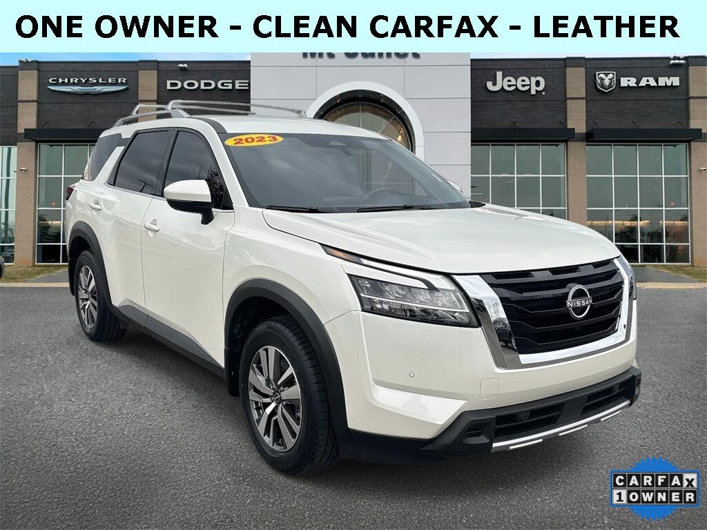 2023 Nissan Pathfinder SL FWD