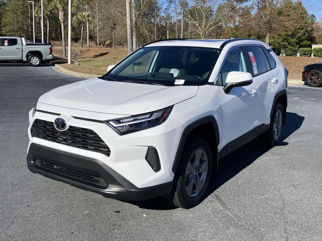 2025 Toyota RAV4 XLE FWD
