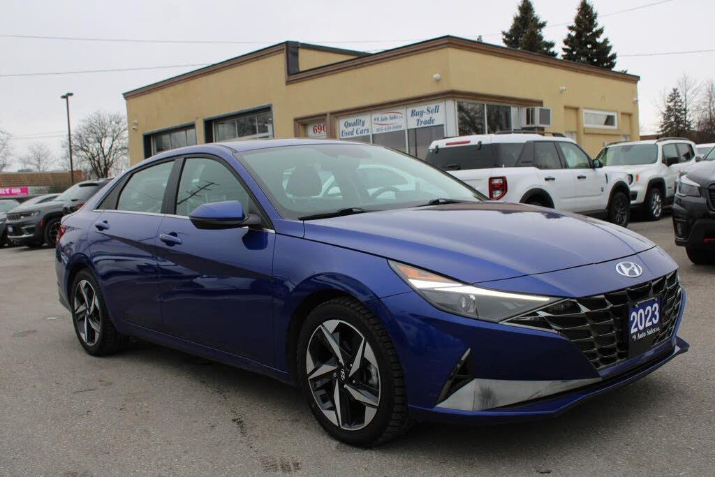 2023 Hyundai Elantra Luxury FWD