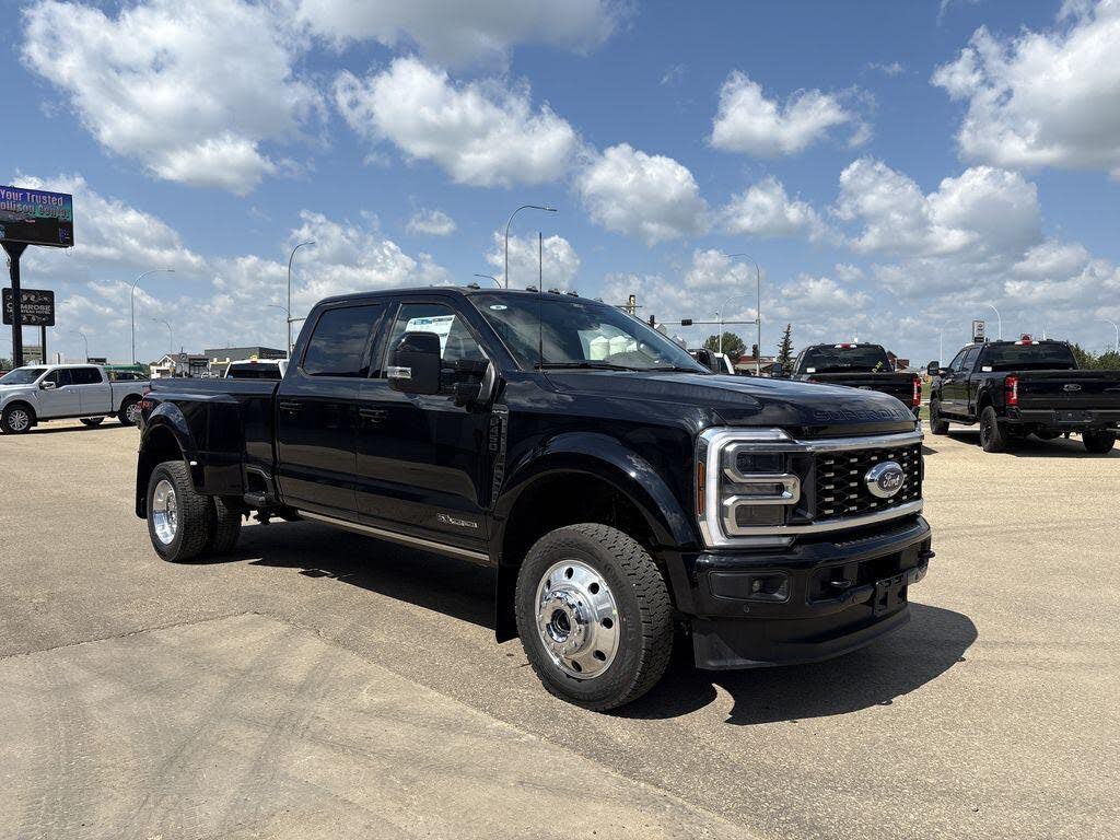 2025 Ford F-450 Super Duty Platinum Crew Cab LB DRW 4WD
