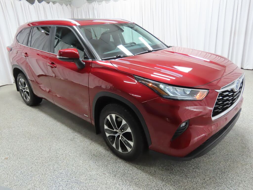 Toyota Highlander Hybrid XLE AWD 2024