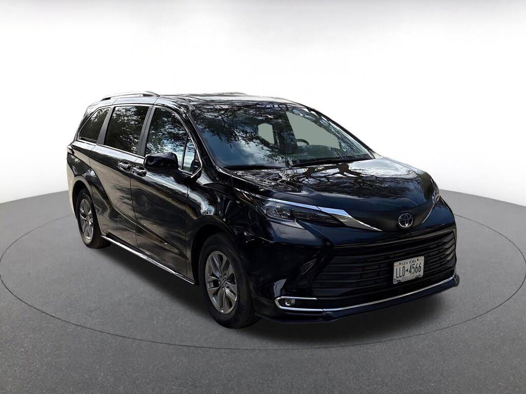 2024 Toyota Sienna XLE 7-Passenger FWD