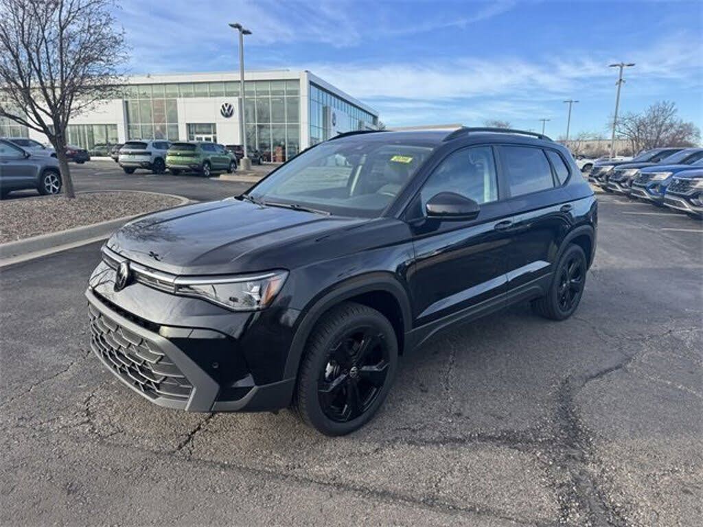 2026 Volkswagen Taos SE Black 4Motion