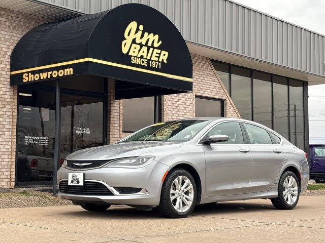 2015 Chrysler 200 Limited Sedan FWD