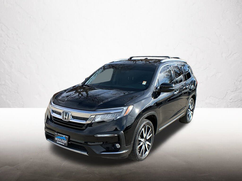 2021 Honda Pilot Touring FWD with Rear Captains Chairs