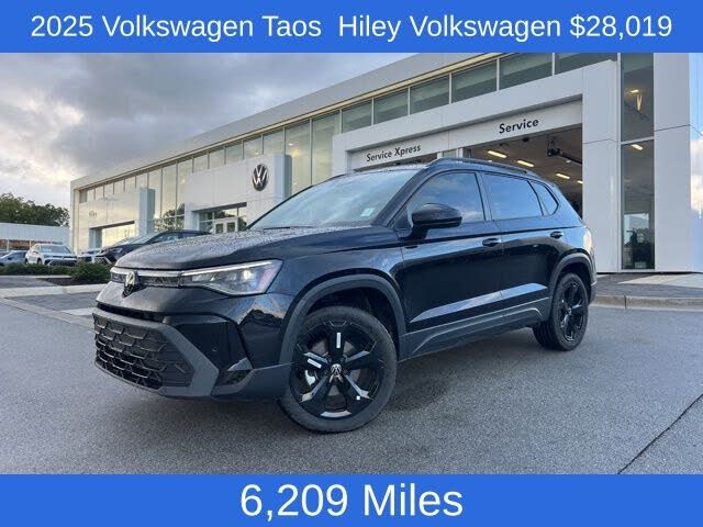2025 Volkswagen Taos SE Black 4Motion