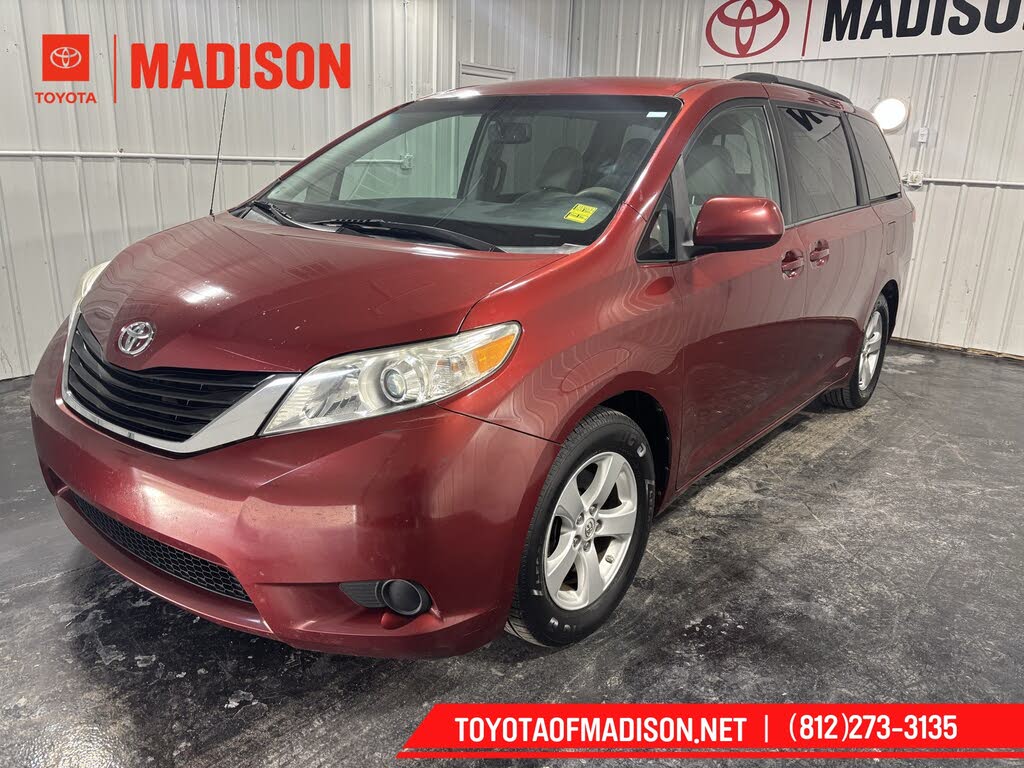 2013 Toyota Sienna LE 7-Passenger