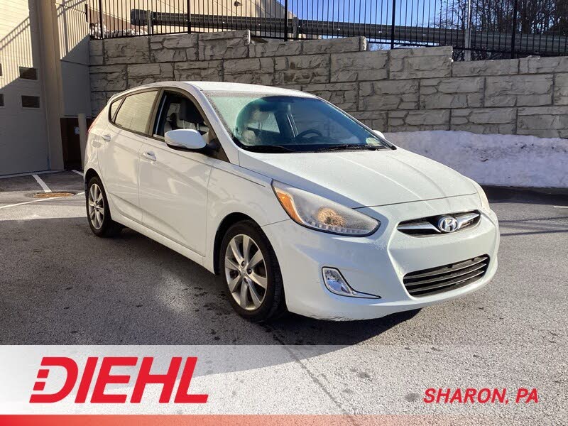 2014 Hyundai Accent SE 4-Door Hatchback FWD