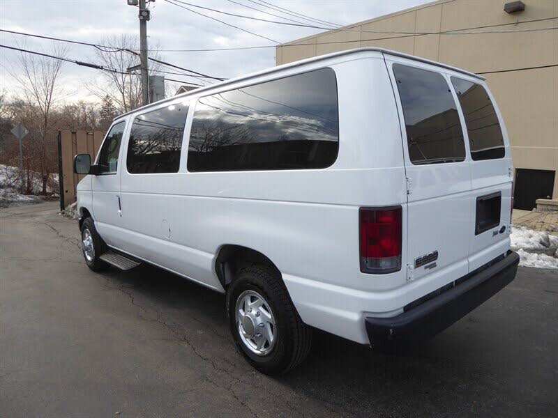 2012 Ford E-Series E-350 XL Super Duty Passenger Van