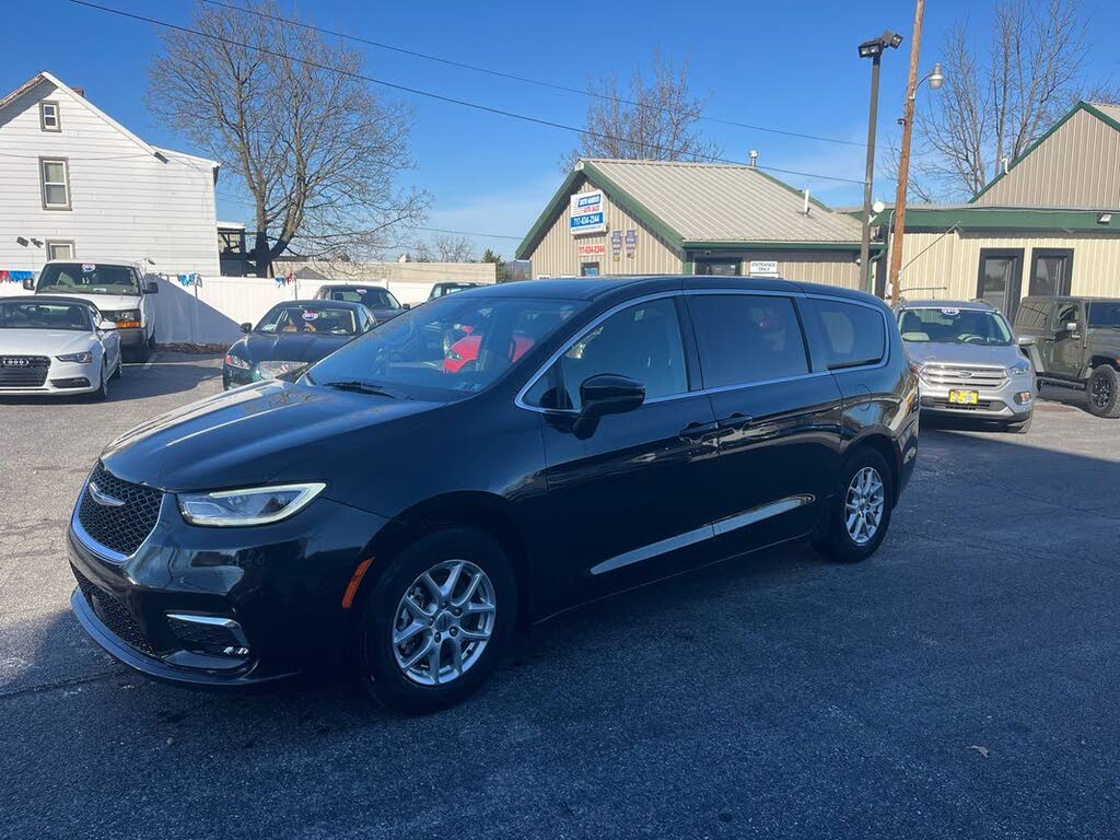 2023 Chrysler Pacifica Touring FWD